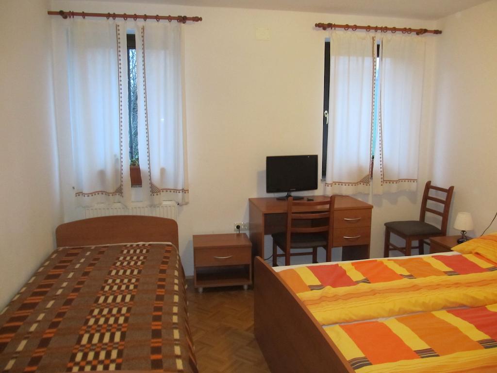 Tourist Farm Ljubica Villa Poljane nad Skofjo Loko Ruang foto